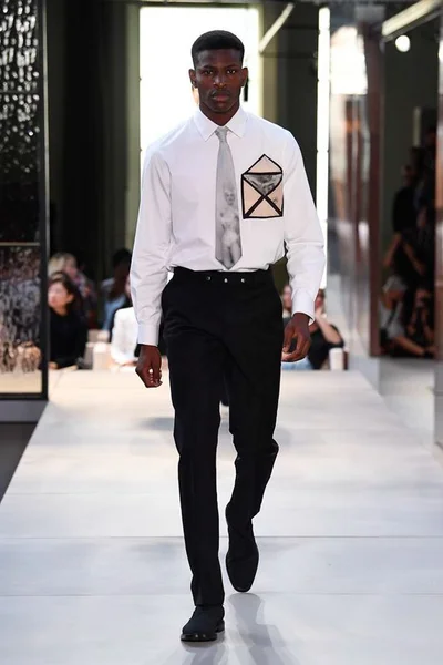 Look 60